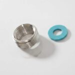 En gevindring i metal med 3/8" og 1/2" gevind til samling af vandfiltre og fittings.