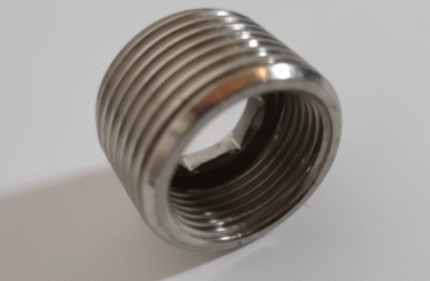 Metal overgang/gevindring med gevind til vandinstallation